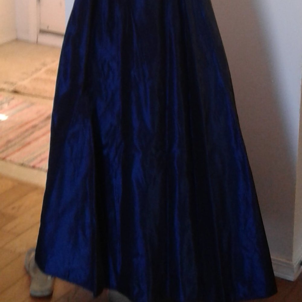 PROM/GRAD DRESS - Picture 2 of 11